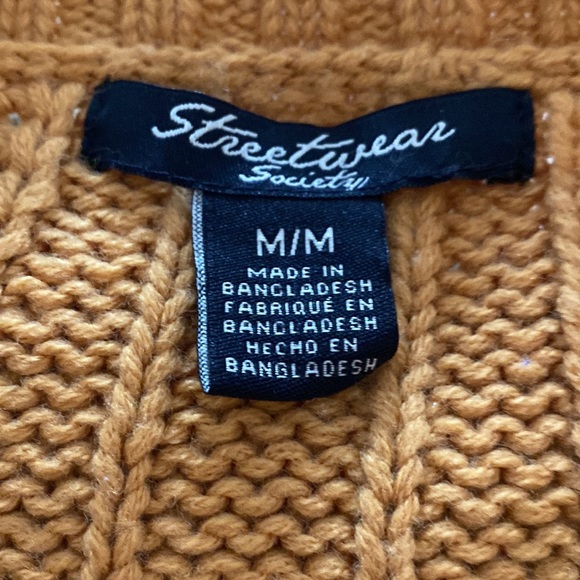 Streetwear Society long sleeved sweater with corduroy elbow patches. Med. - Picture 4 of 5